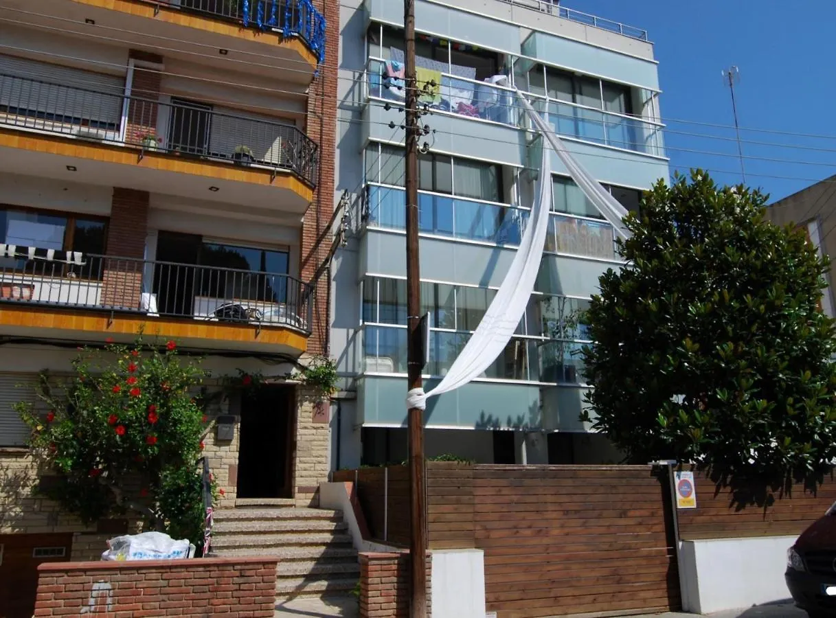 Blue Fridge Apartmen - Blue Fridge Apartmen - Ideal For Couples, Near Beach And Well Connected Vilassar De Mar 0*,  Espanha